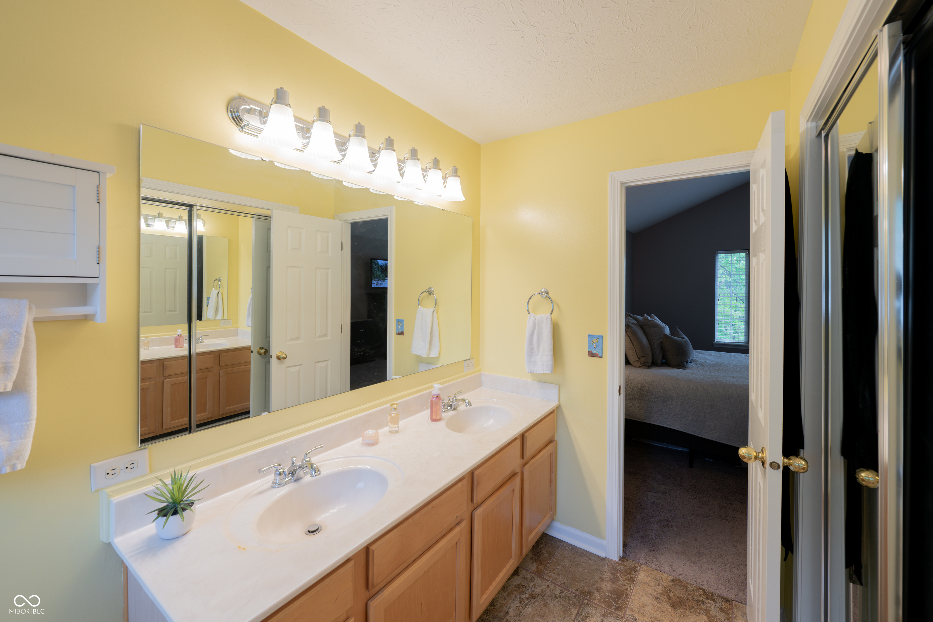 Carmel, Indiana, 46033, United States, 4 Bedrooms Bedrooms, ,4 BathroomsBathrooms,Residential,For Sale,1864271