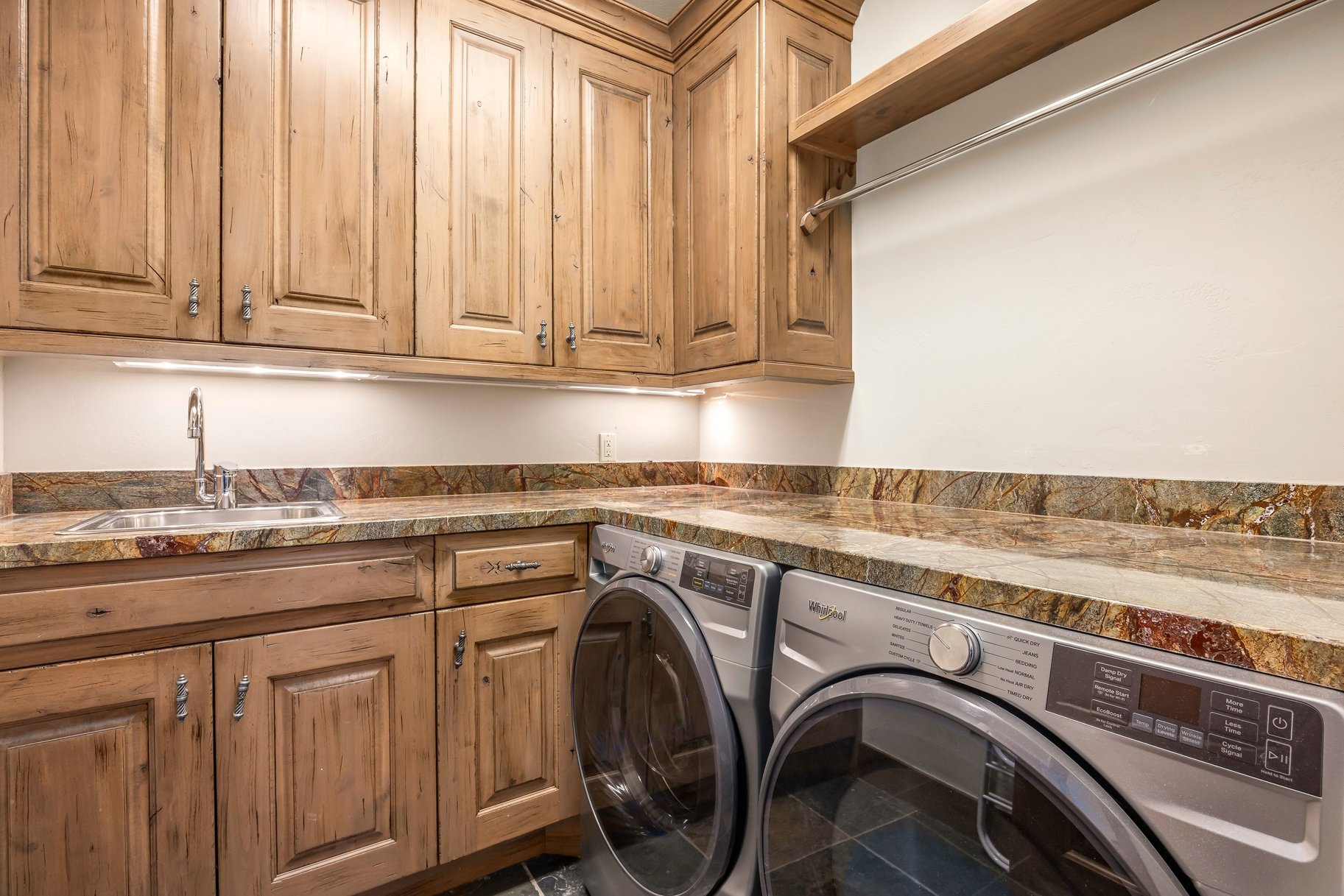  Stunning Remodel with Golf Membership Available in Promontory - 物件實景