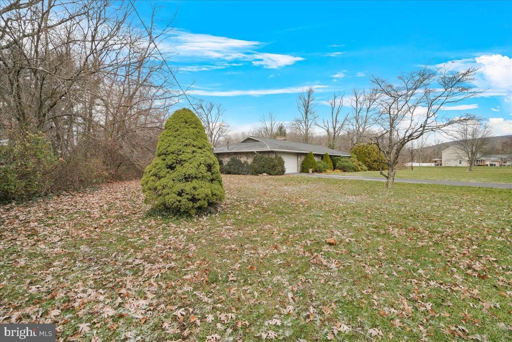 Fayetteville, Pennsylvania, 17222, United States, 3 Bedrooms Bedrooms, ,2 BathroomsBathrooms,Residential,For Sale,1928421