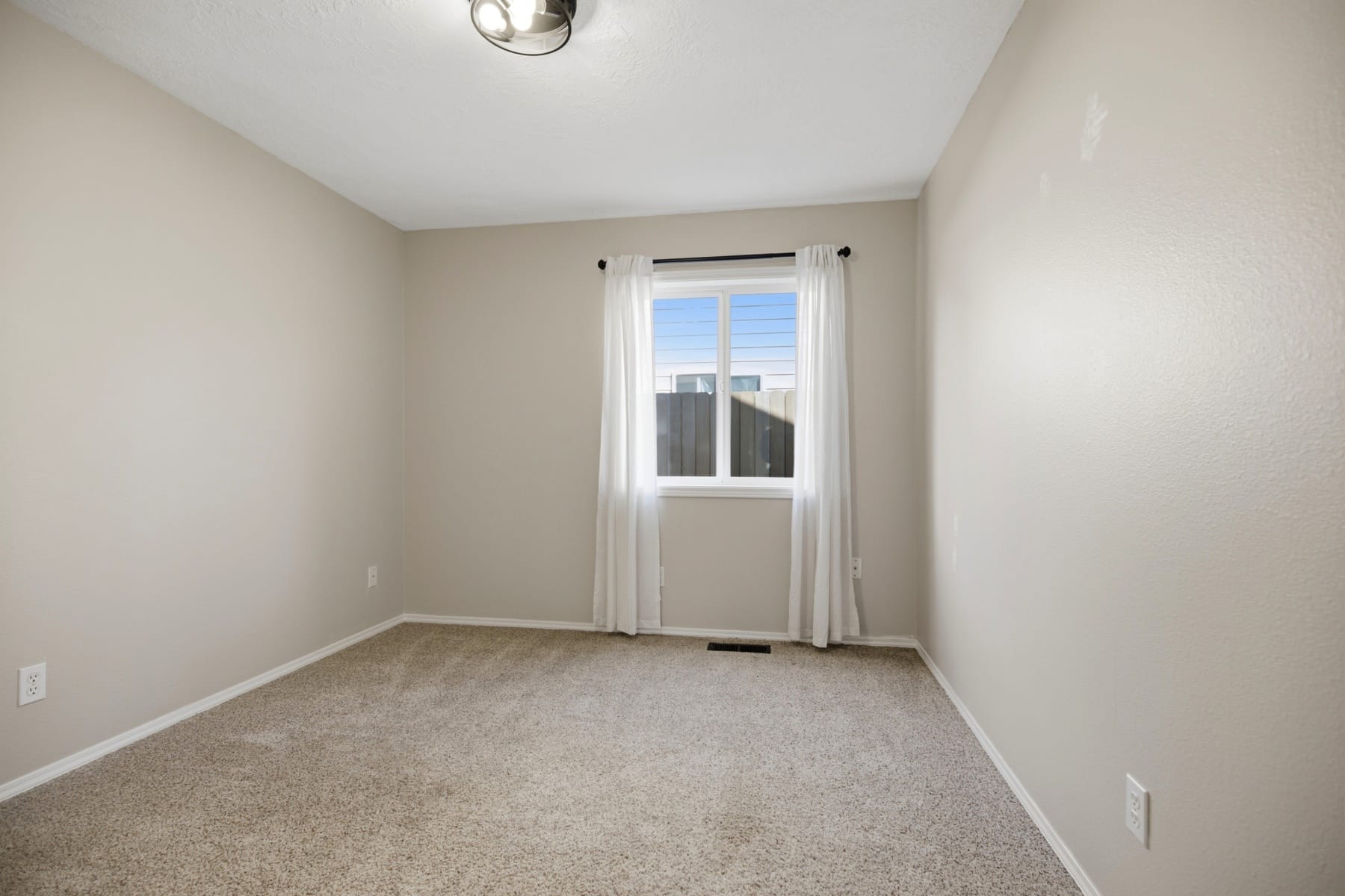  1526 EL SEGUNDO AVE NE Keizer, OR 97303 - 物件實景