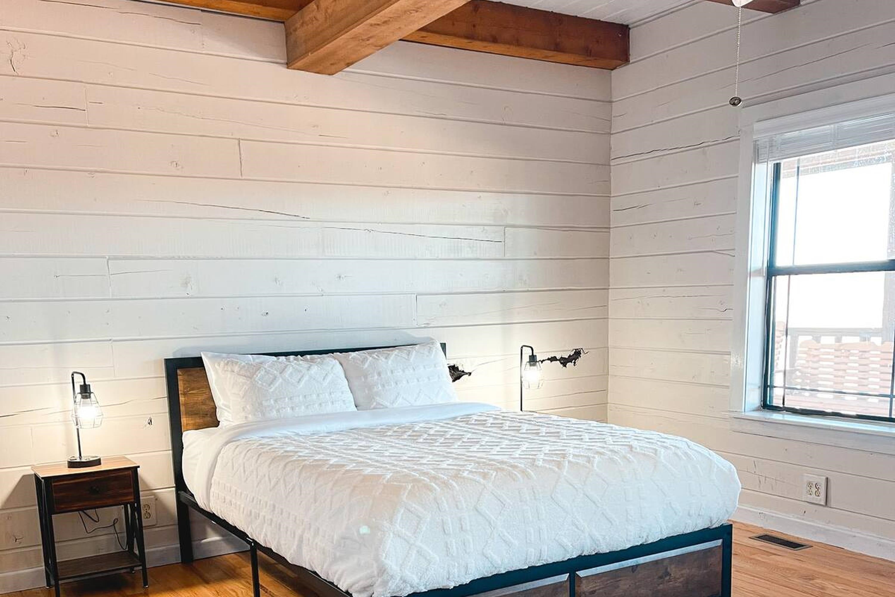 Mountain View, Arkansas, 72560, United States, 4 Bedrooms Bedrooms, ,2 BathroomsBathrooms,Residential,For Sale,1988851