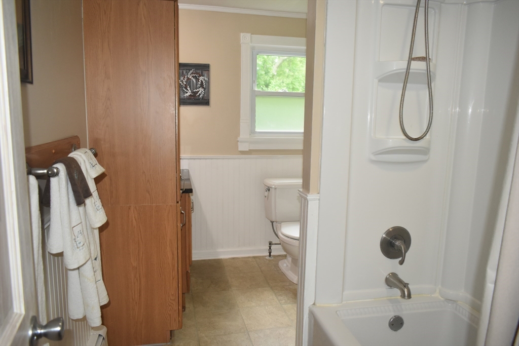 Spencer, Massachusetts, 01562, United States, 5 Bedrooms Bedrooms, ,4 BathroomsBathrooms,Residential,For Sale,1942925