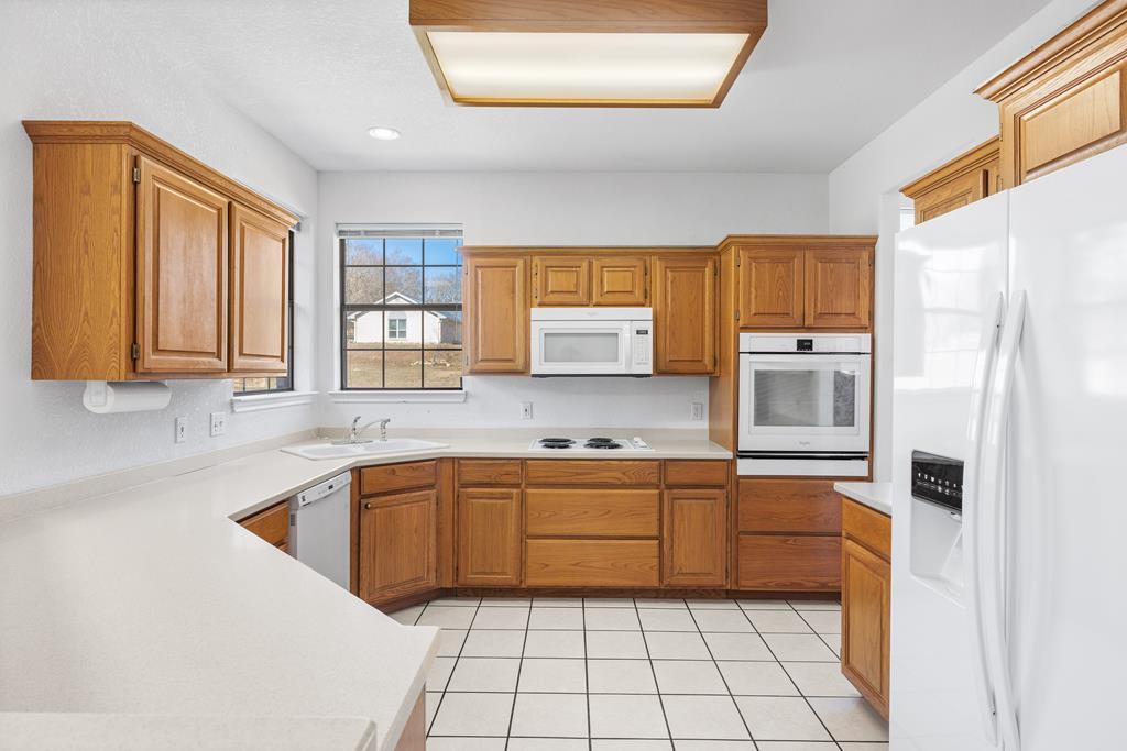 Kerrville, Texas, 78028, United States, 3 Bedrooms Bedrooms, ,3 BathroomsBathrooms,Residential,For Sale,1983005