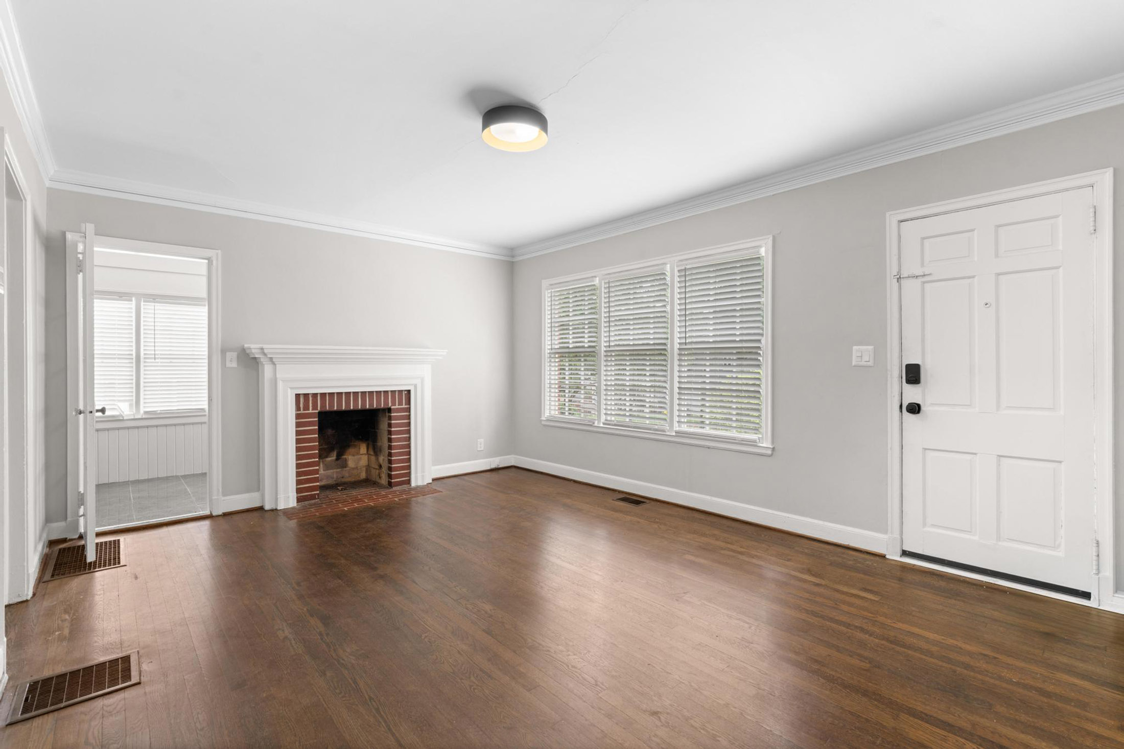  Move-in Ready Four Bedroom Home Offers Intown Convenience - 物件實景