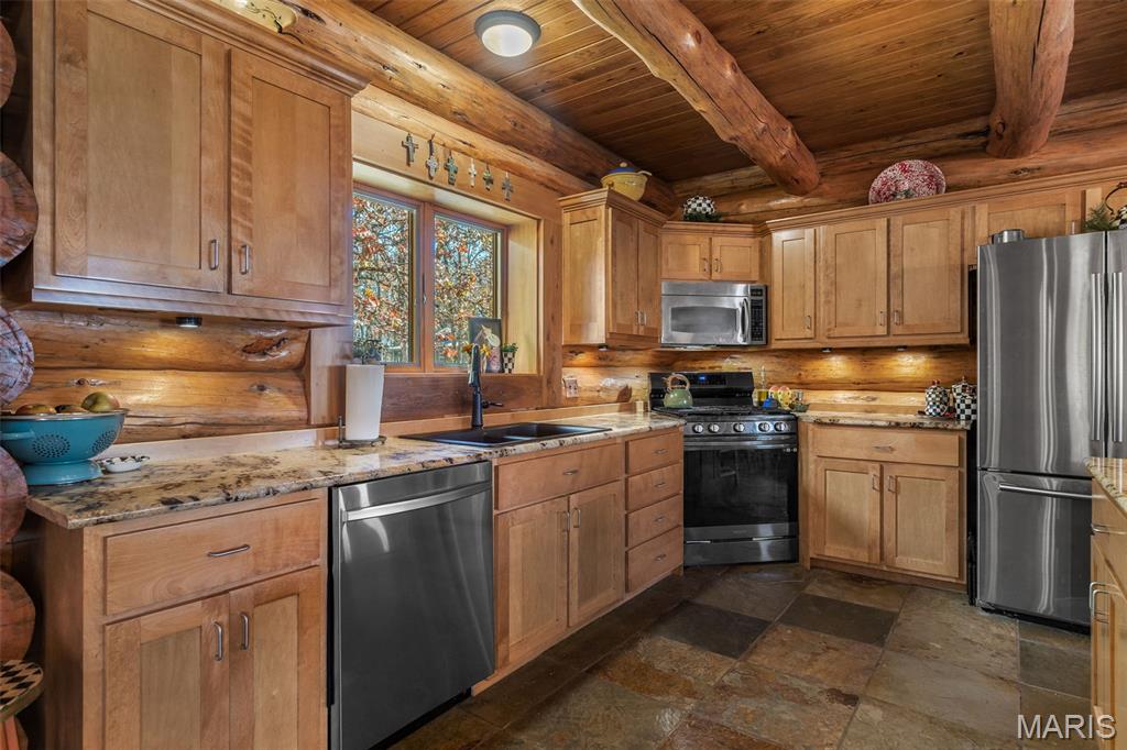 Farmington, Missouri, 63640, United States, 3 Bedrooms Bedrooms, ,4 BathroomsBathrooms,Residential,For Sale,1991980