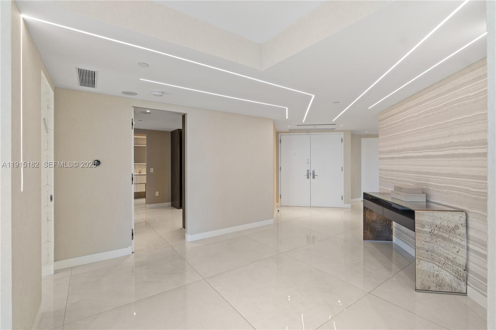 Miami Beach, Florida, 33140, United States, 5 Bedrooms Bedrooms, ,5 BathroomsBathrooms,Residential,For Sale,1997515