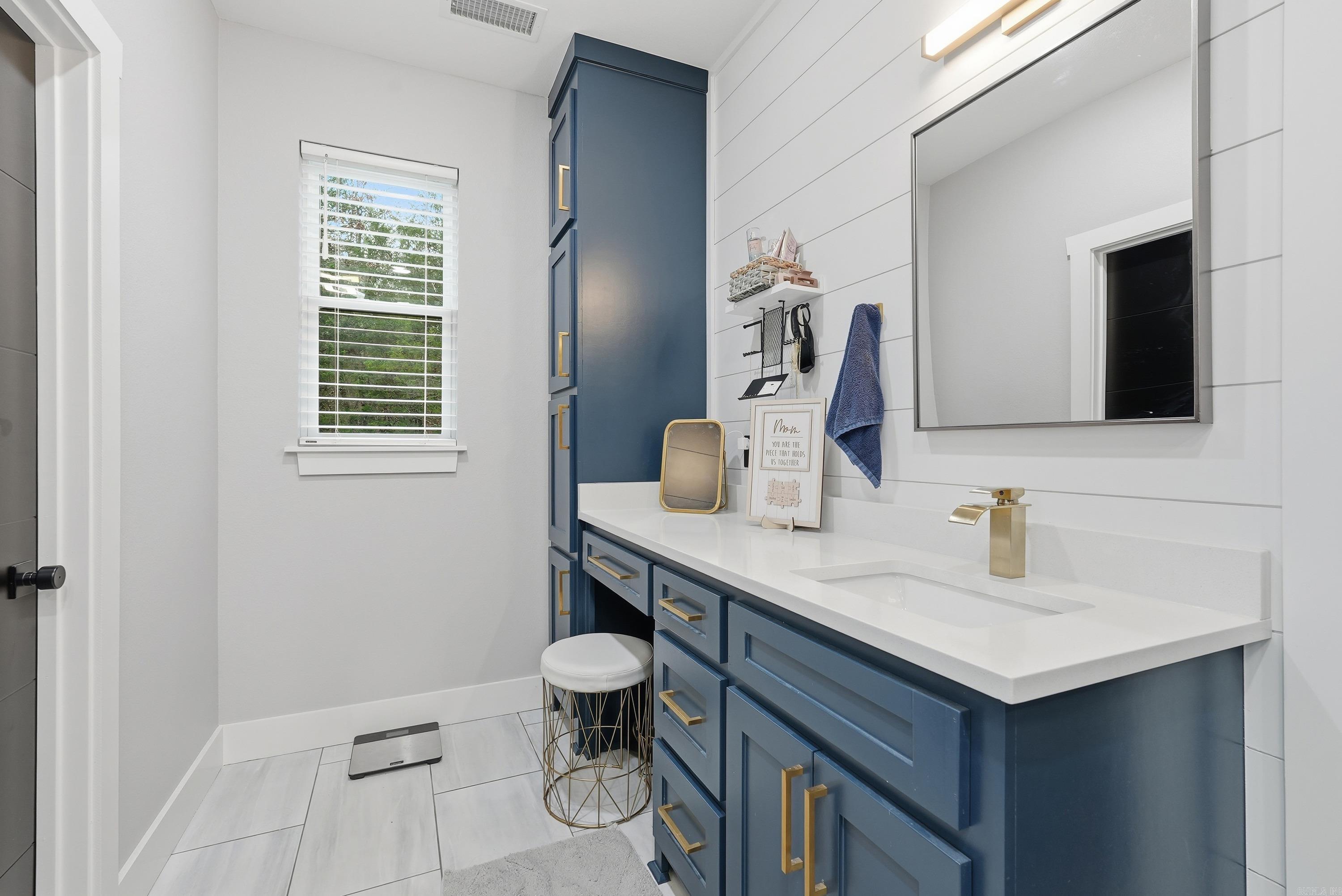 Morrilton, Arkansas, 72110, United States, 3 Bedrooms Bedrooms, ,4 BathroomsBathrooms,Residential,For Sale,2003394