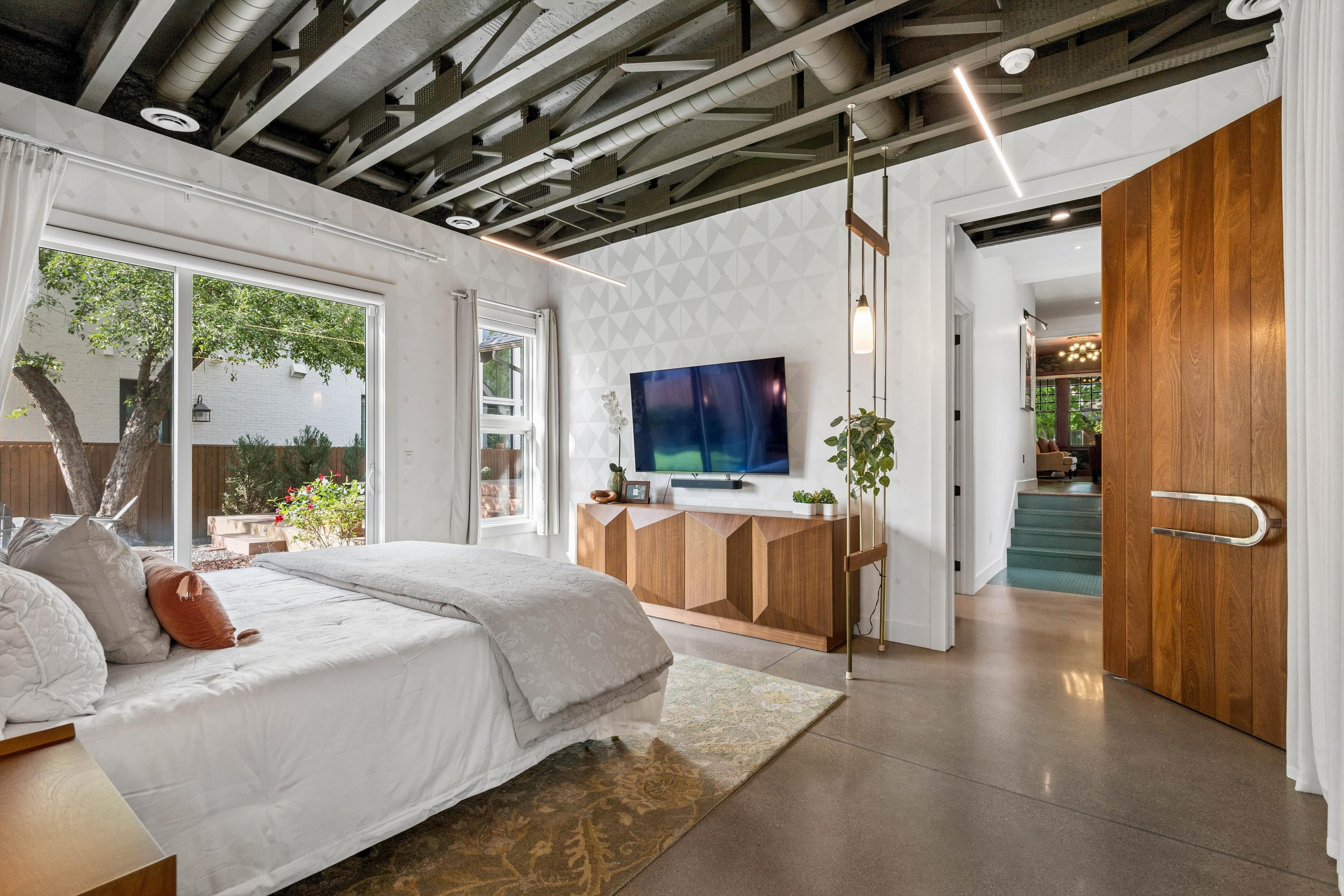  Timeless Style And Function Captured In This 2023 Full Renovation - 物件實景