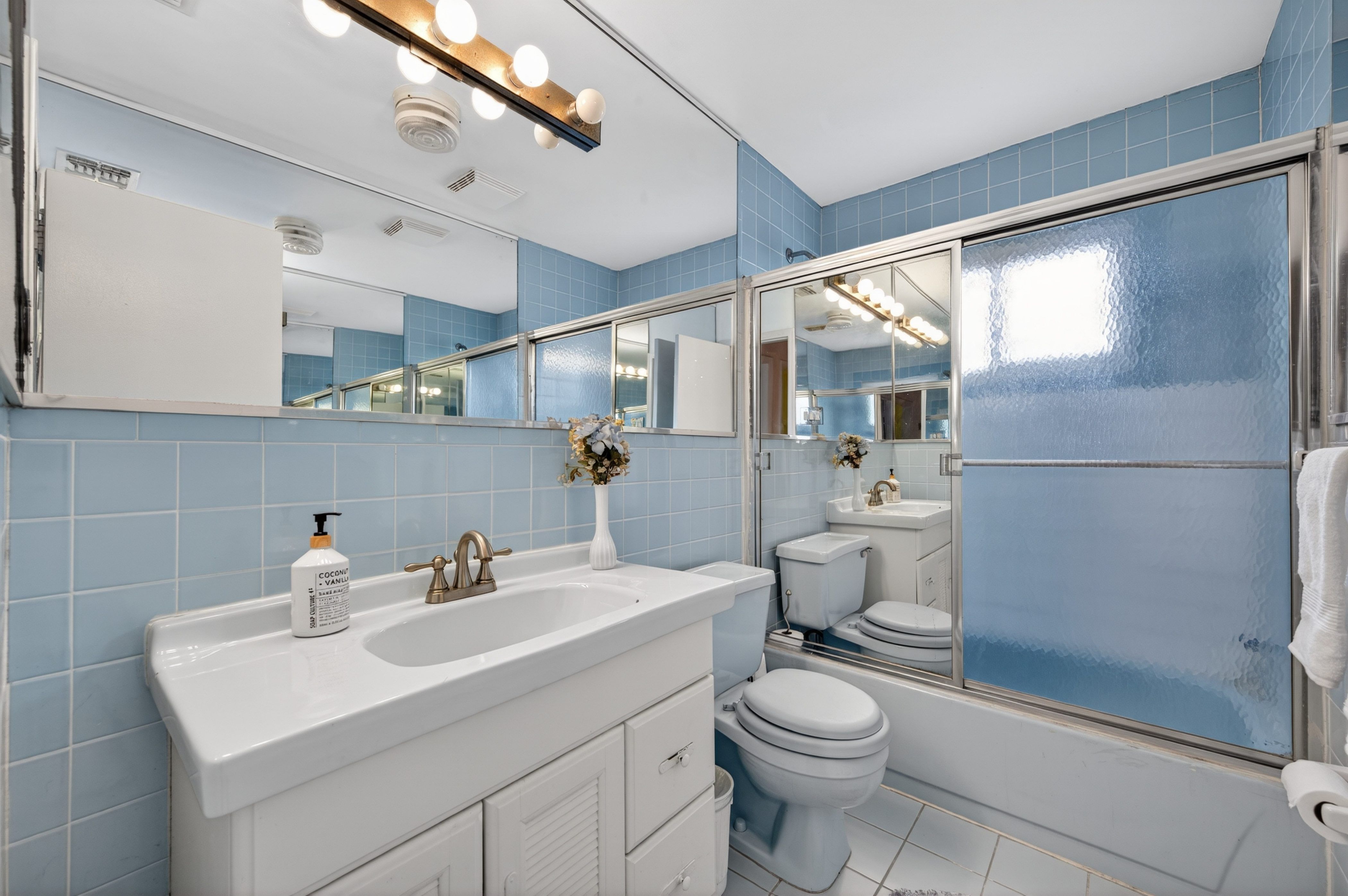  2 Vanad Drive, East Hills, NY 11576 - 物件實景