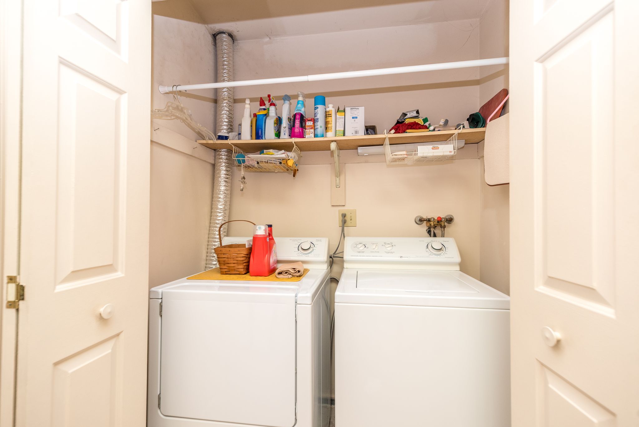 Chesterbrook, Pennsylvania, 19087, United States, 2 Bedrooms Bedrooms, ,3 BathroomsBathrooms,Residential,For Sale,1978885