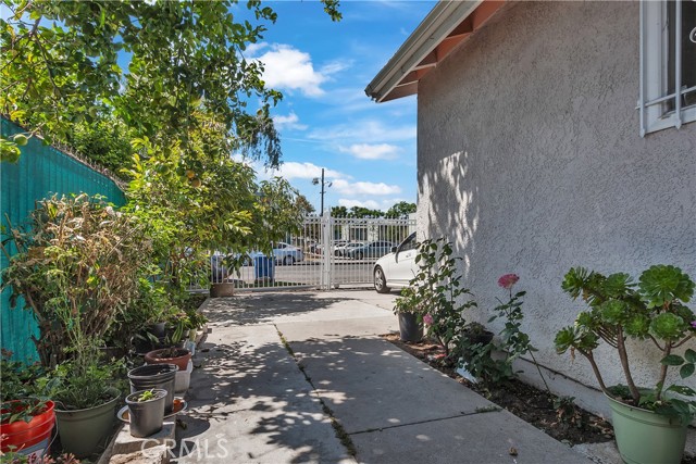 Los Angeles, California, 90059, United States, 3 Bedrooms Bedrooms, ,2 BathroomsBathrooms,Residential,For Sale,1916036