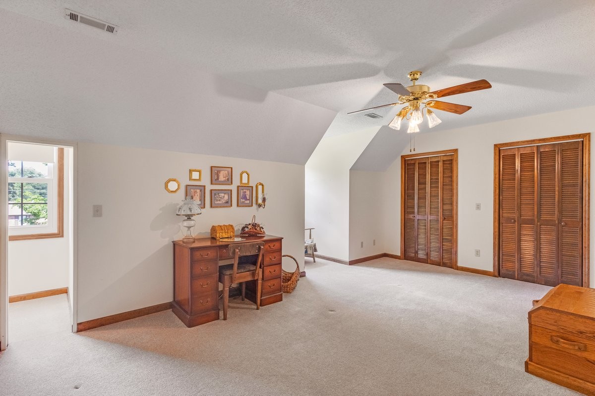 Manchester, Tennessee, 37355, United States, 3 Bedrooms Bedrooms, ,4 BathroomsBathrooms,Residential,For Sale,1928762