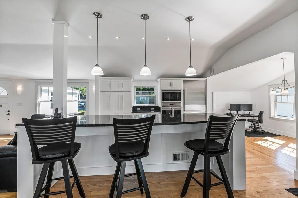Hamilton, Massachusetts, 01982, United States, 2 Bedrooms Bedrooms, ,1 BathroomBathrooms,Residential,For Sale,1921936