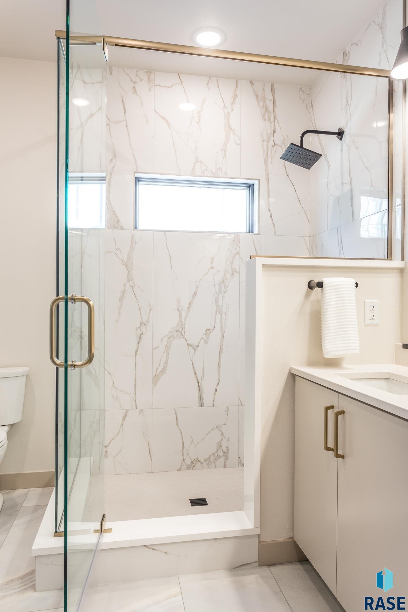 Sioux Falls, South Dakota, 57106, United States, ,Residential,For Sale,1986514