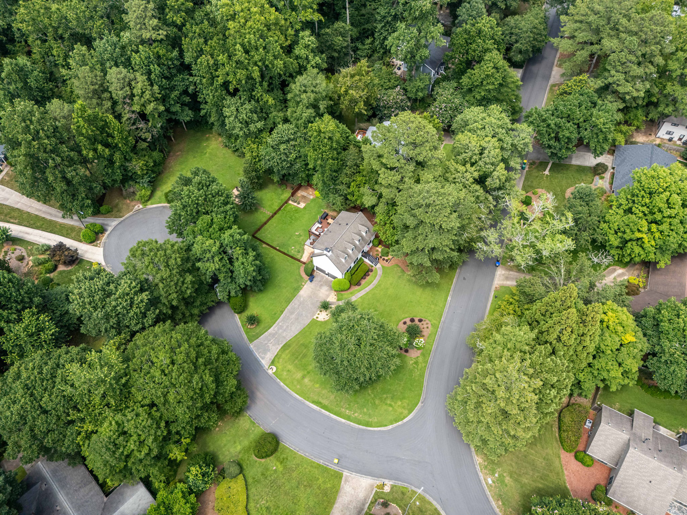  Exceptional Home Nestled on 0.83+/- Acre Picturesque Corner Lot - 物件實景