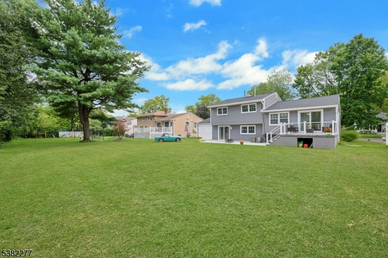 Springfield Twp., New Jersey, 07081, United States, 4 Bedrooms Bedrooms, ,3 BathroomsBathrooms,Residential,For Sale,1938892
