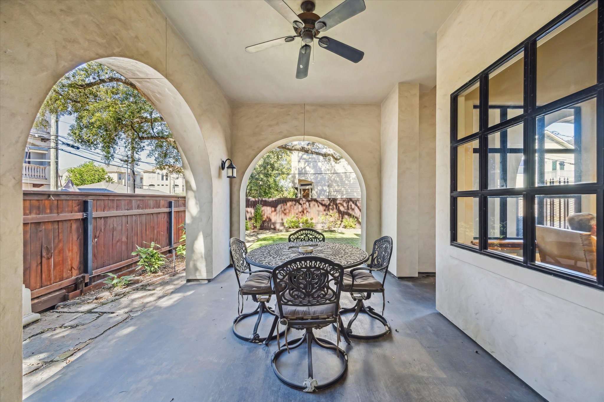  4320 Dickson - 物件實景