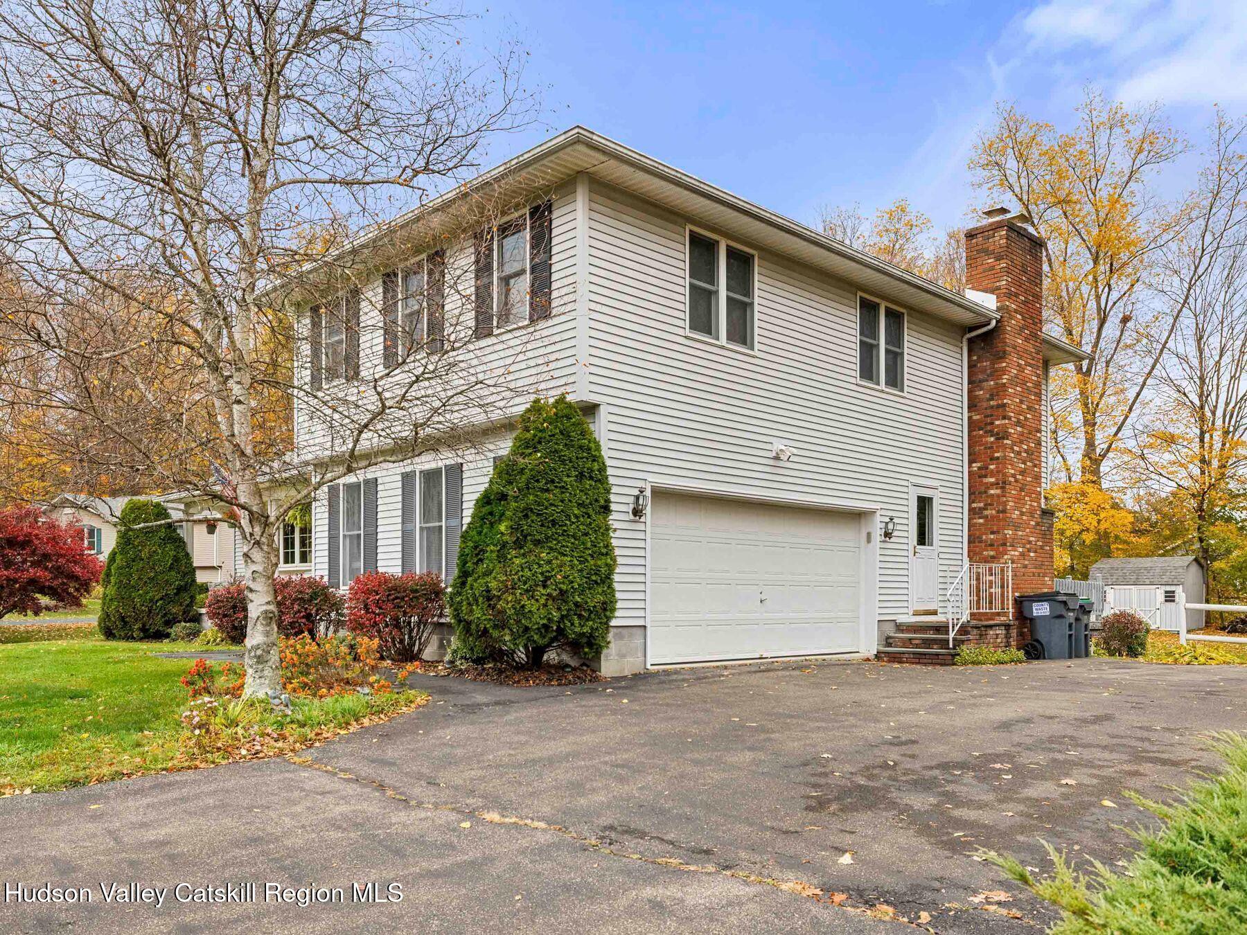 Lake Katrine, New York, 12449, United States, 4 Bedrooms Bedrooms, ,3 BathroomsBathrooms,Residential,For Sale,1987709