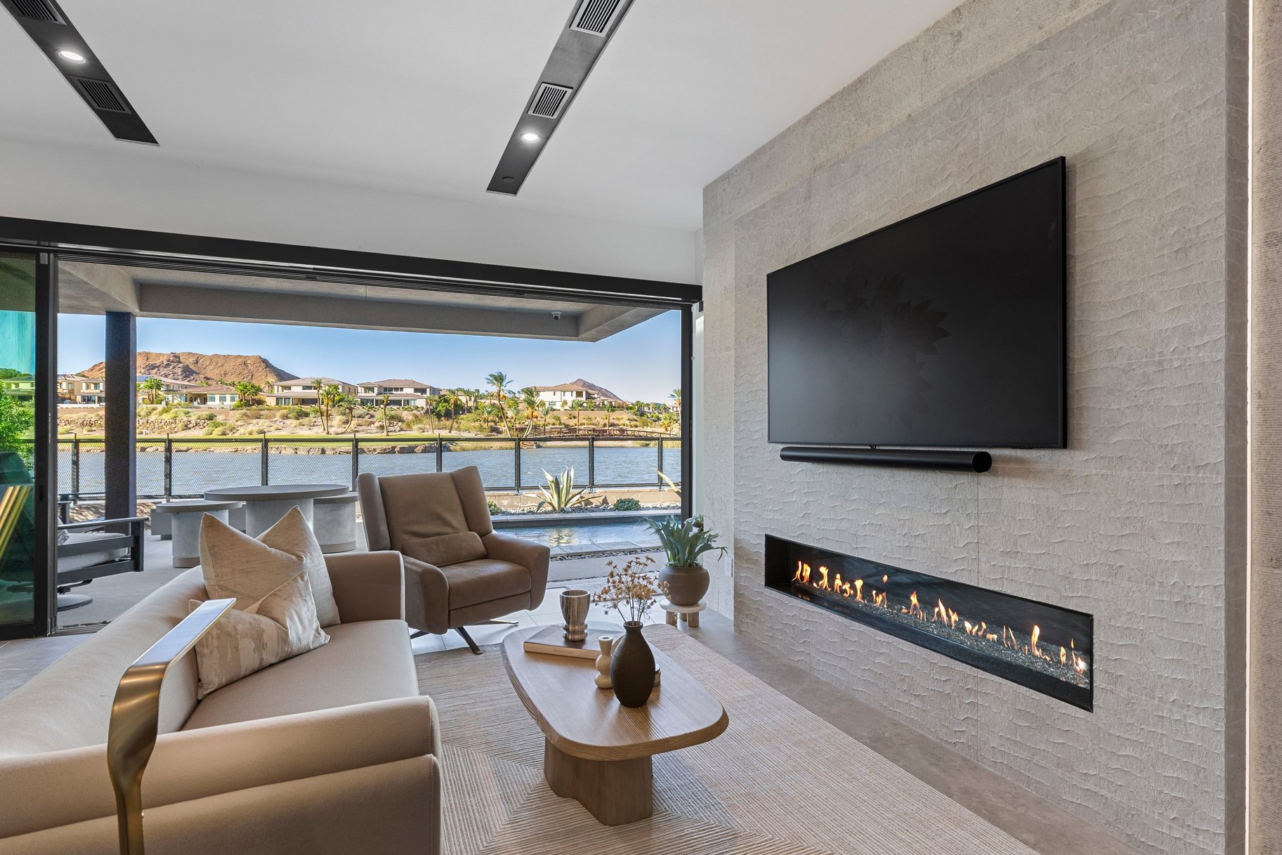  An Extraordinary Expression of Waterfront Luxury - 物件實景