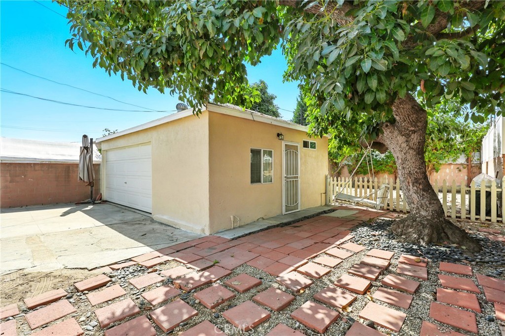 South Gate, California, 90280, United States, 2 Bedrooms Bedrooms, ,1 BathroomBathrooms,Residential,For Sale,1942759