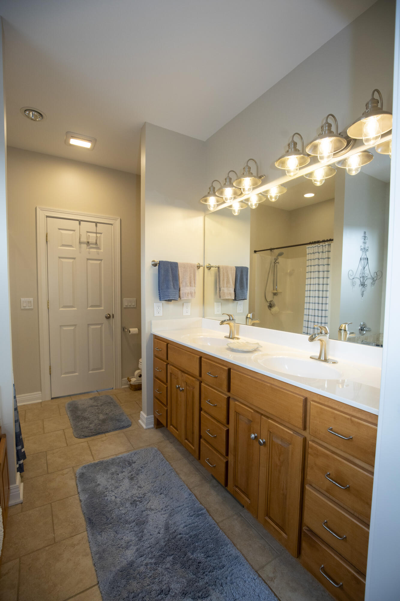 Harrodsburg, Kentucky, 40330, United States, 5 Bedrooms Bedrooms, ,4 BathroomsBathrooms,Residential,For Sale,1826729