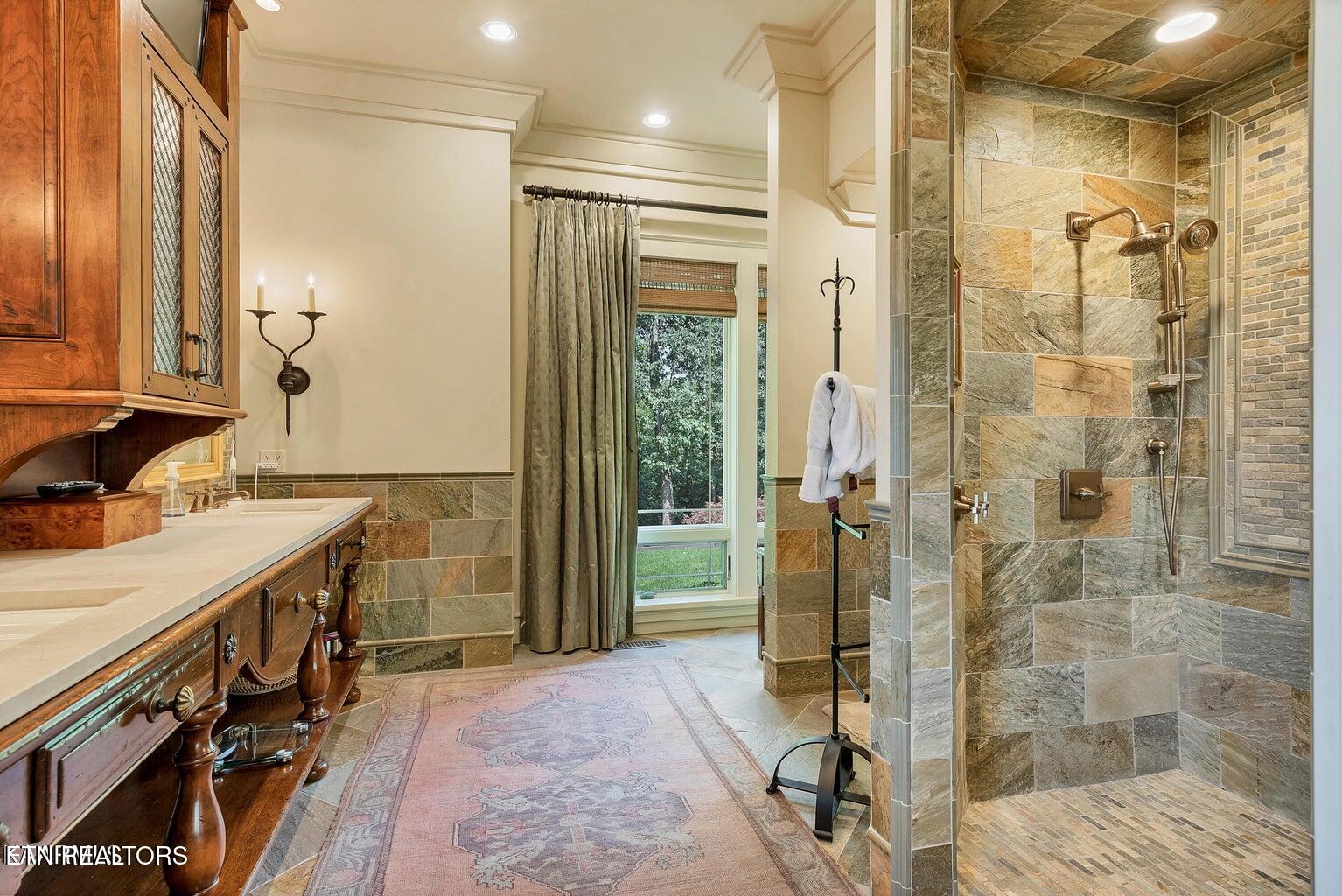 Louisville, Tennessee, 37777, United States, 3 Bedrooms Bedrooms, ,4 BathroomsBathrooms,Residential,For Sale,1821192