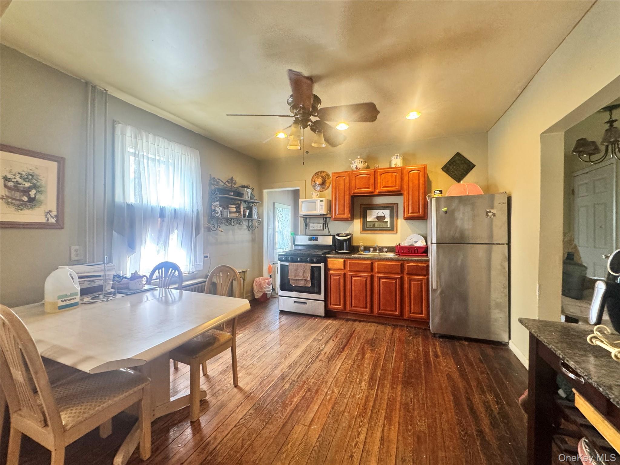 Yonkers, New York, 10701, United States, 4 Bedrooms Bedrooms, ,2 BathroomsBathrooms,Residential,For Sale,1939242