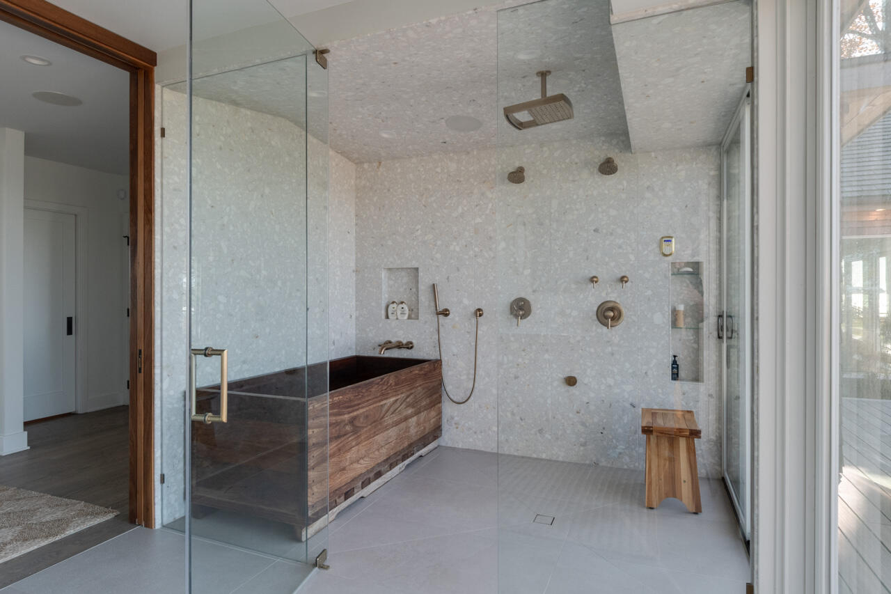 Fennville, Michigan, 49408, United States, 9 Bedrooms Bedrooms, ,10 BathroomsBathrooms,Residential,For Sale,1992421