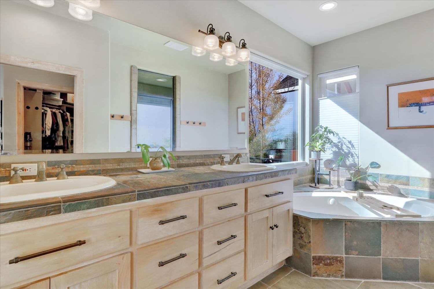 Grass Valley, California, 95949, United States, 3 Bedrooms Bedrooms, ,3 BathroomsBathrooms,Residential,For Sale,1992589