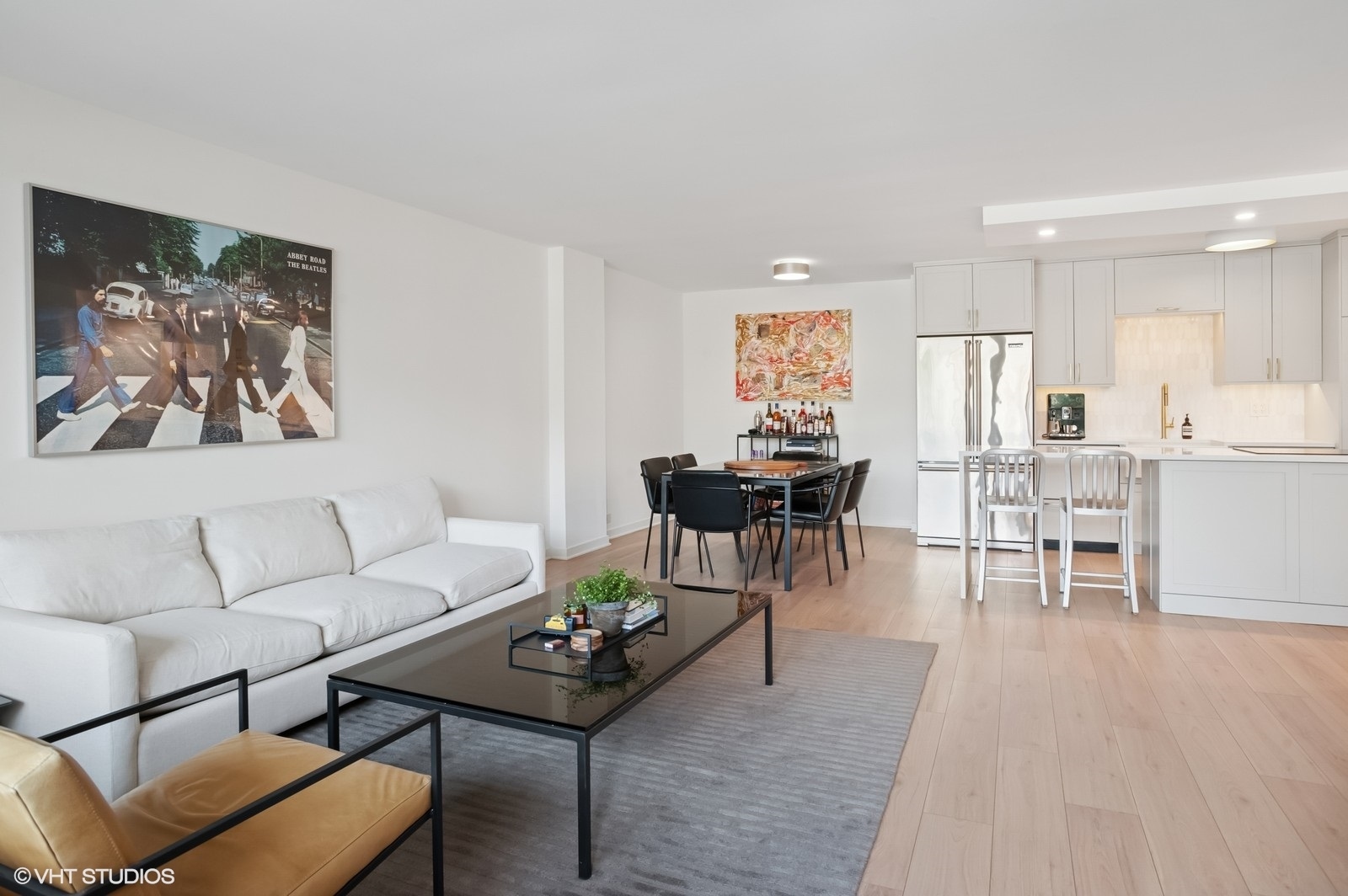 Chicago, Illinois, 60610, United States, 2 Bedrooms Bedrooms, ,2 BathroomsBathrooms,Residential,For Sale,1927209