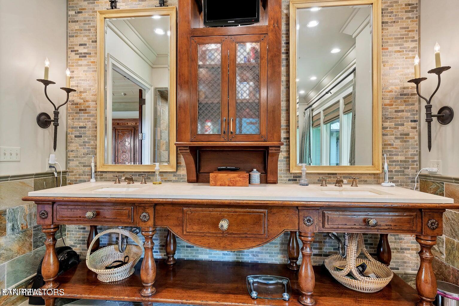 Louisville, Tennessee, 37777, United States, 3 Bedrooms Bedrooms, ,4 BathroomsBathrooms,Residential,For Sale,1821192