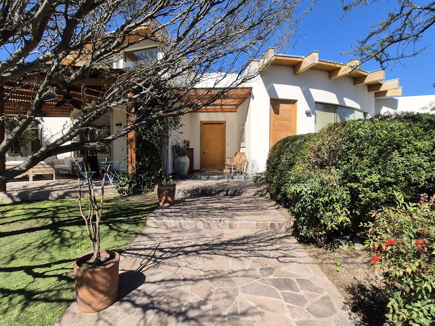 Colina, Chile, 5 Bedrooms Bedrooms, ,4 BathroomsBathrooms,Residential,For Sale,1933089