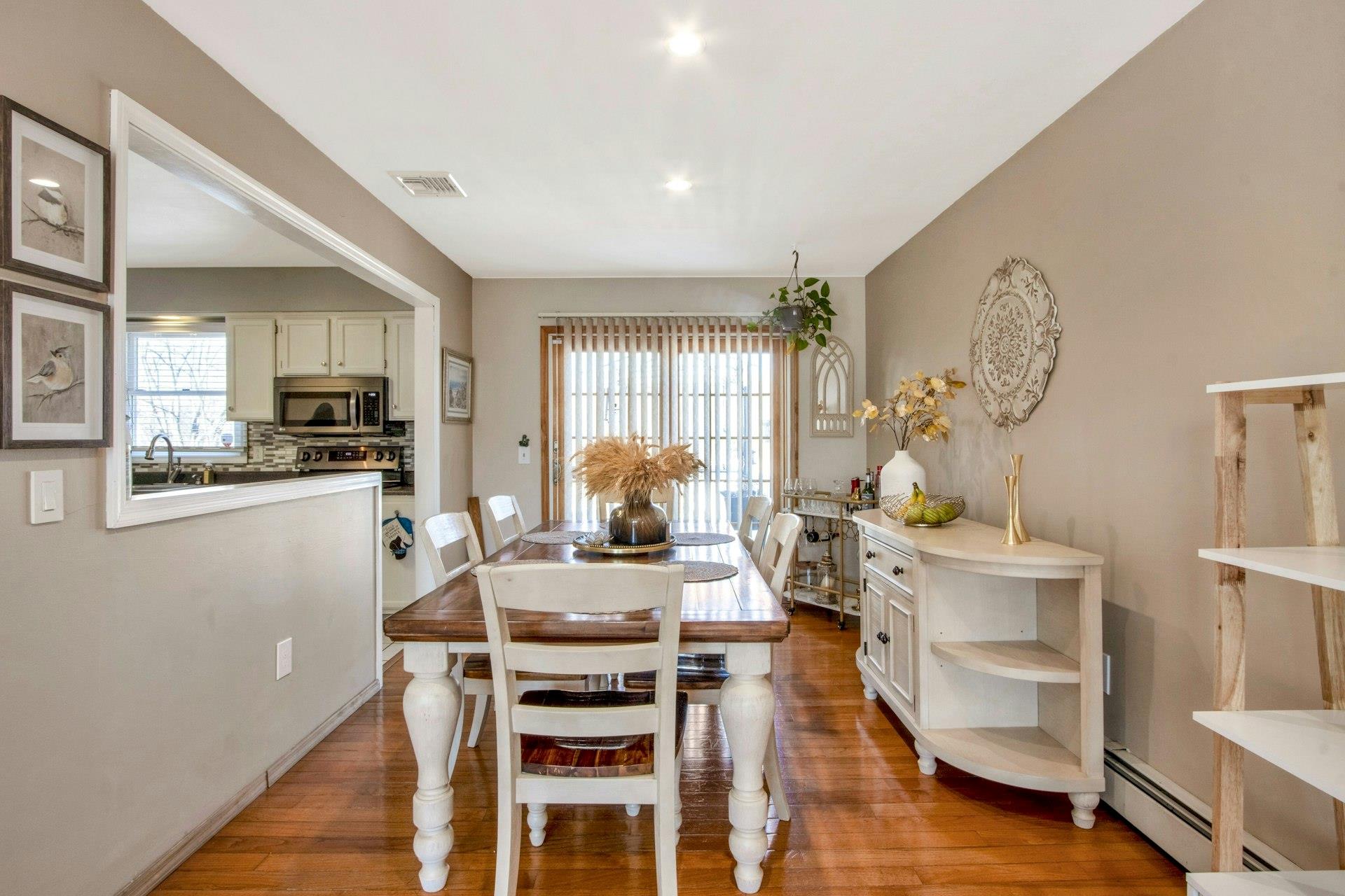Washingtonville, New York, 10992, United States, 4 Bedrooms Bedrooms, ,2 BathroomsBathrooms,Residential,For Sale,1888612
