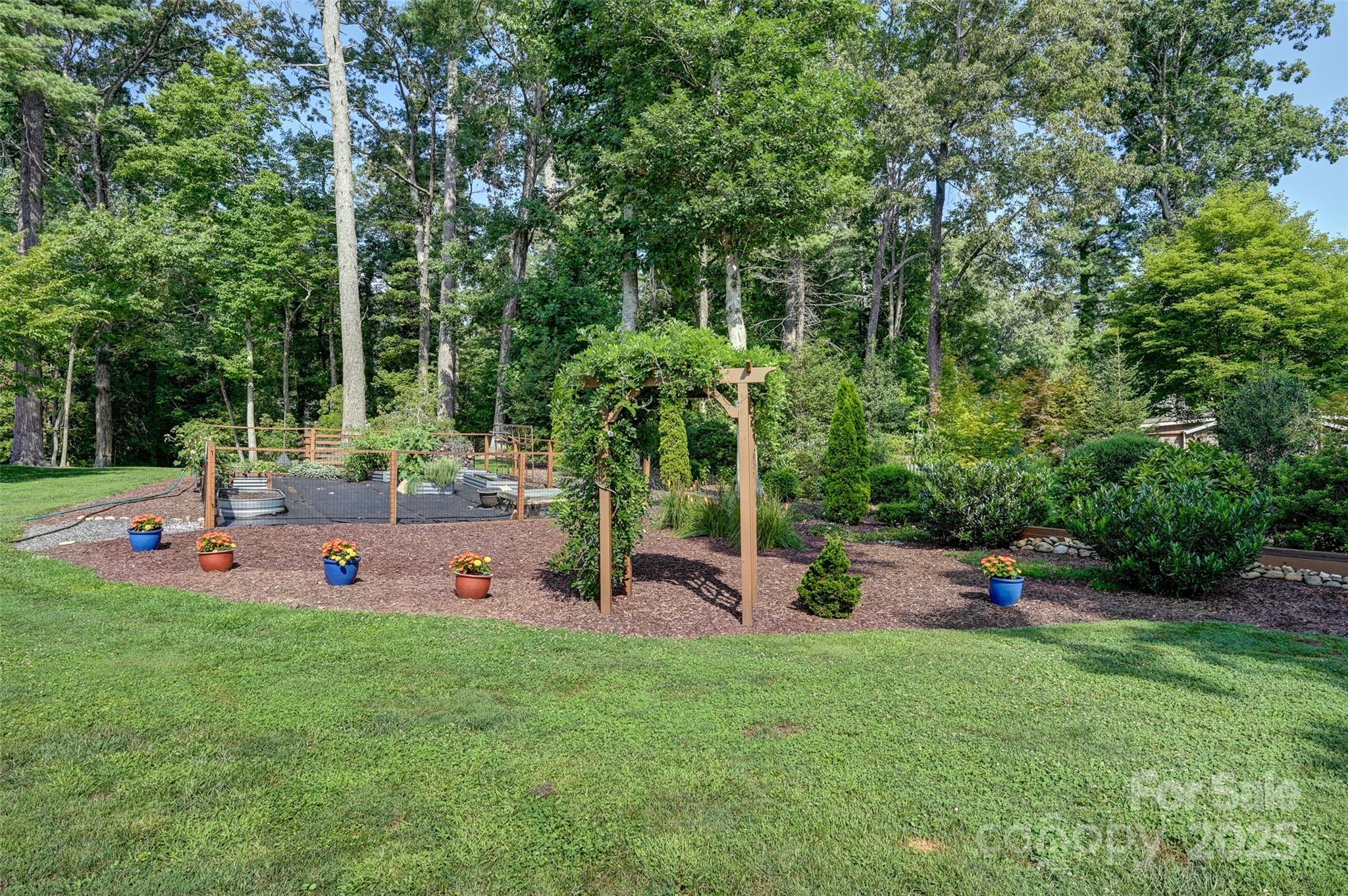 Hendersonville, North Carolina, 28739, United States, 5 Bedrooms Bedrooms, ,3 BathroomsBathrooms,Residential,For Sale,1903677