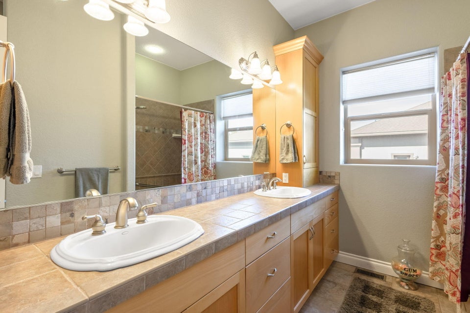 Prineville, Oregon, 97754, United States, 3 Bedrooms Bedrooms, ,3 BathroomsBathrooms,Residential,For Sale,1770738