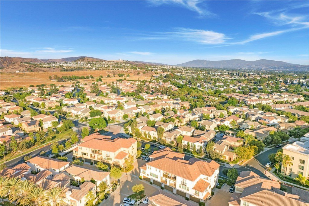 Brea, California, 92823, United States, 2 Bedrooms Bedrooms, ,2 BathroomsBathrooms,Residential,For Sale,1939924