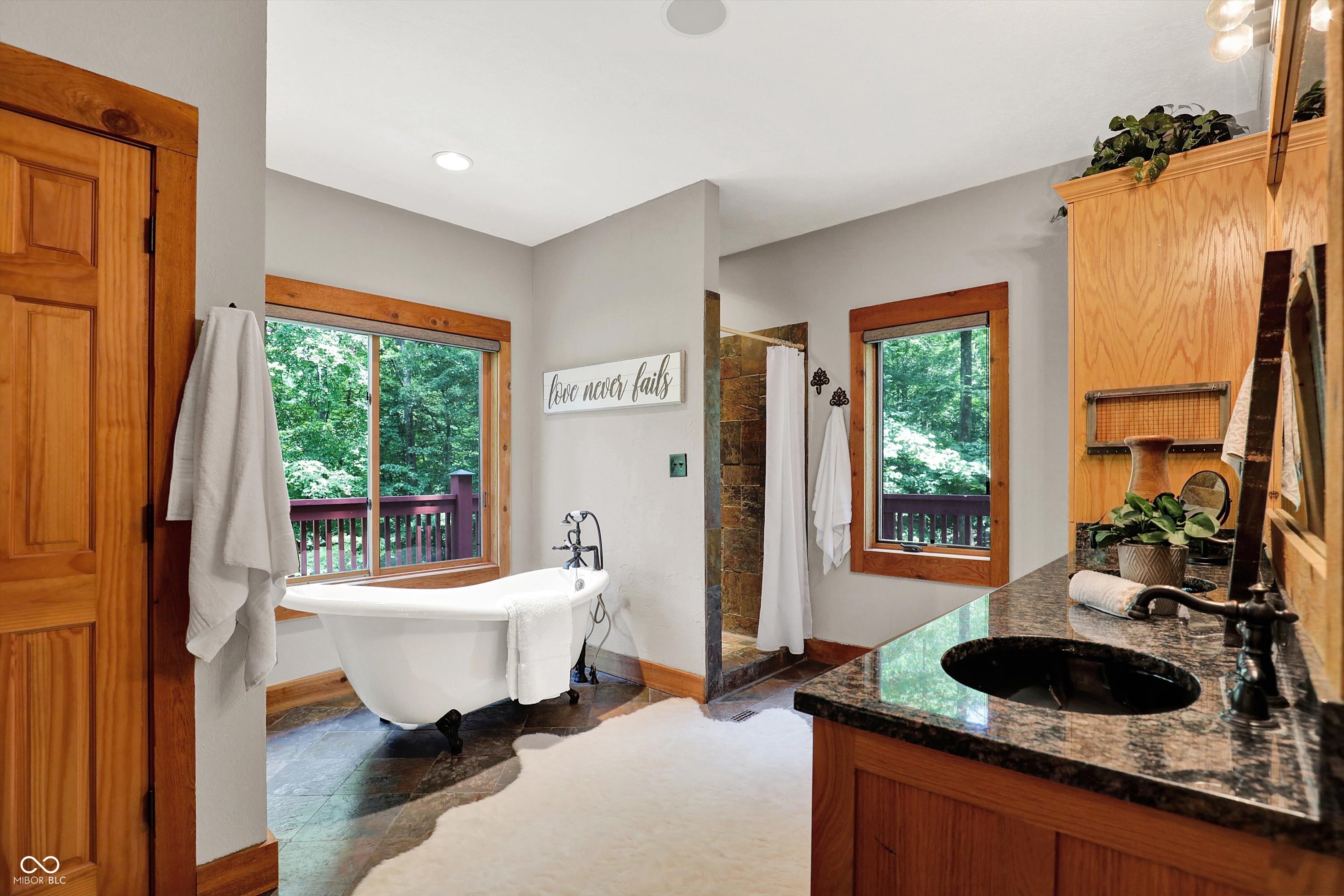 Unionville, Indiana, 47468, United States, 4 Bedrooms Bedrooms, ,5 BathroomsBathrooms,Residential,For Sale,1870094