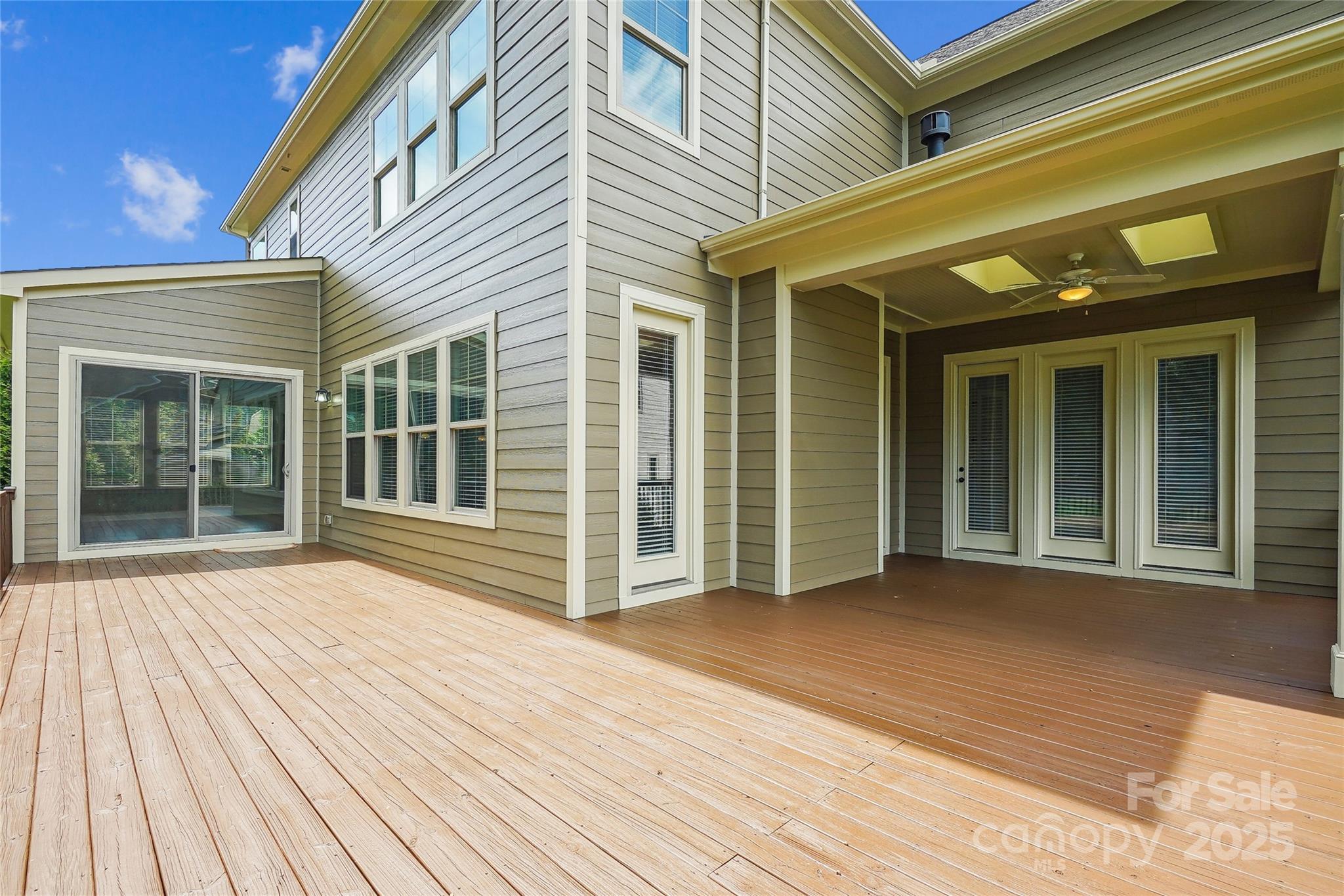 Fort Mill, South Carolina, 29708, United States, 5 Bedrooms Bedrooms, ,5 BathroomsBathrooms,Residential,For Sale,1896141