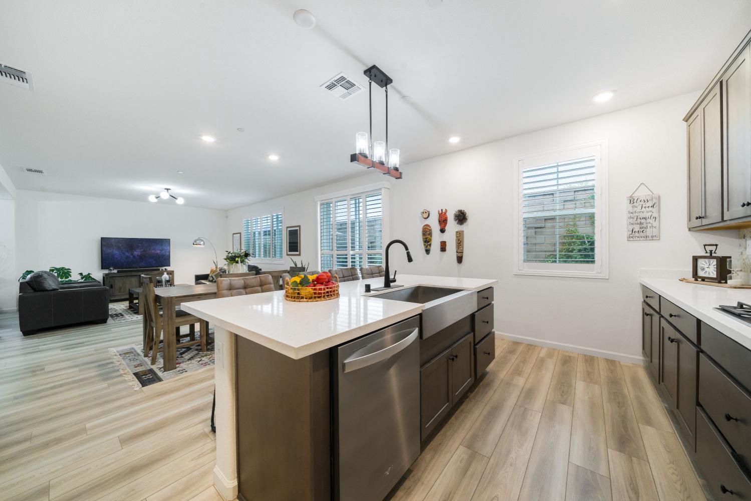 Folsom, California, 95630, United States, 5 Bedrooms Bedrooms, ,3 BathroomsBathrooms,Residential,For Sale,1997152