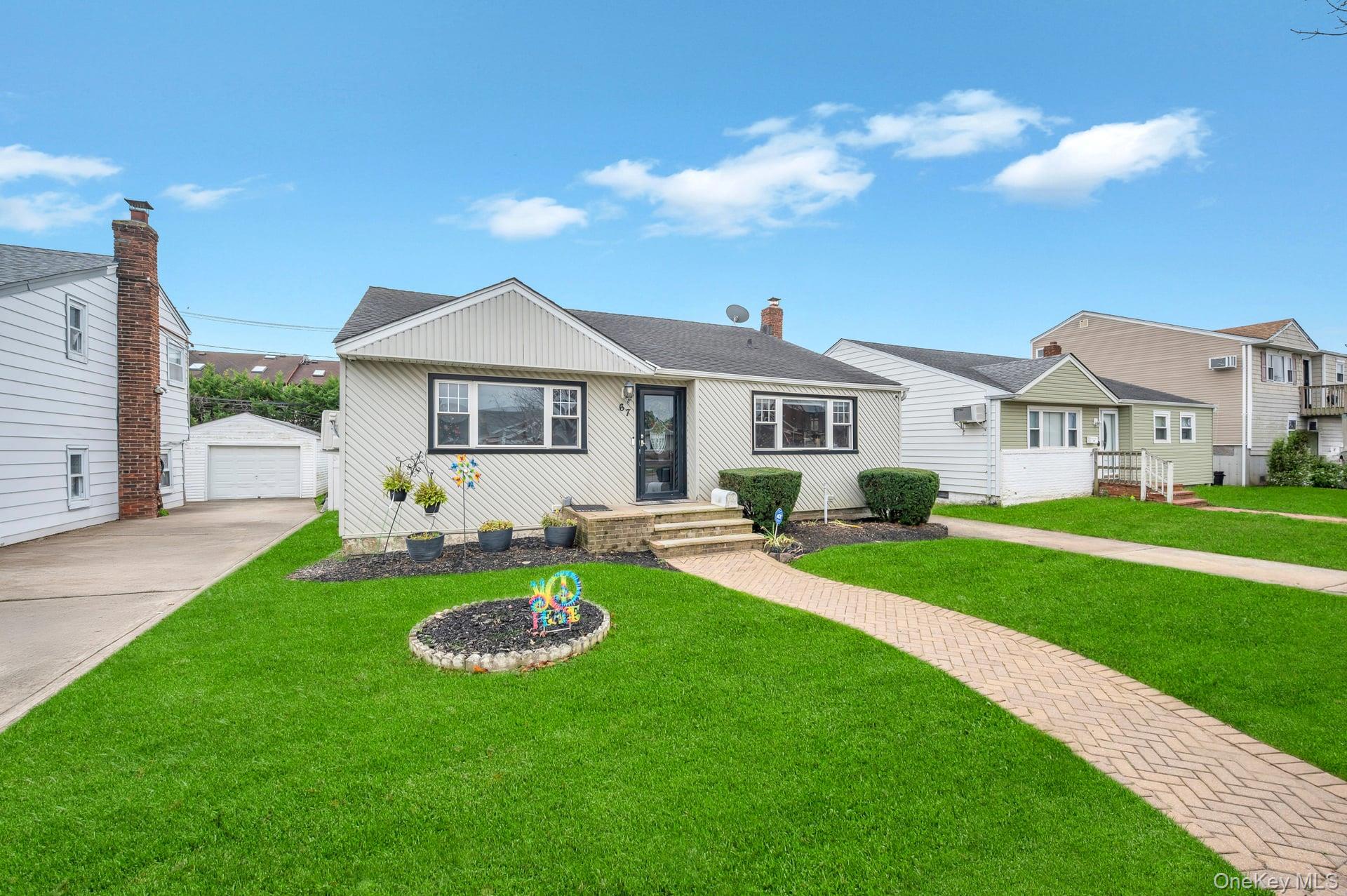 Freeport, New York, 11520, United States, 3 Bedrooms Bedrooms, ,2 BathroomsBathrooms,Residential,For Sale,1998348