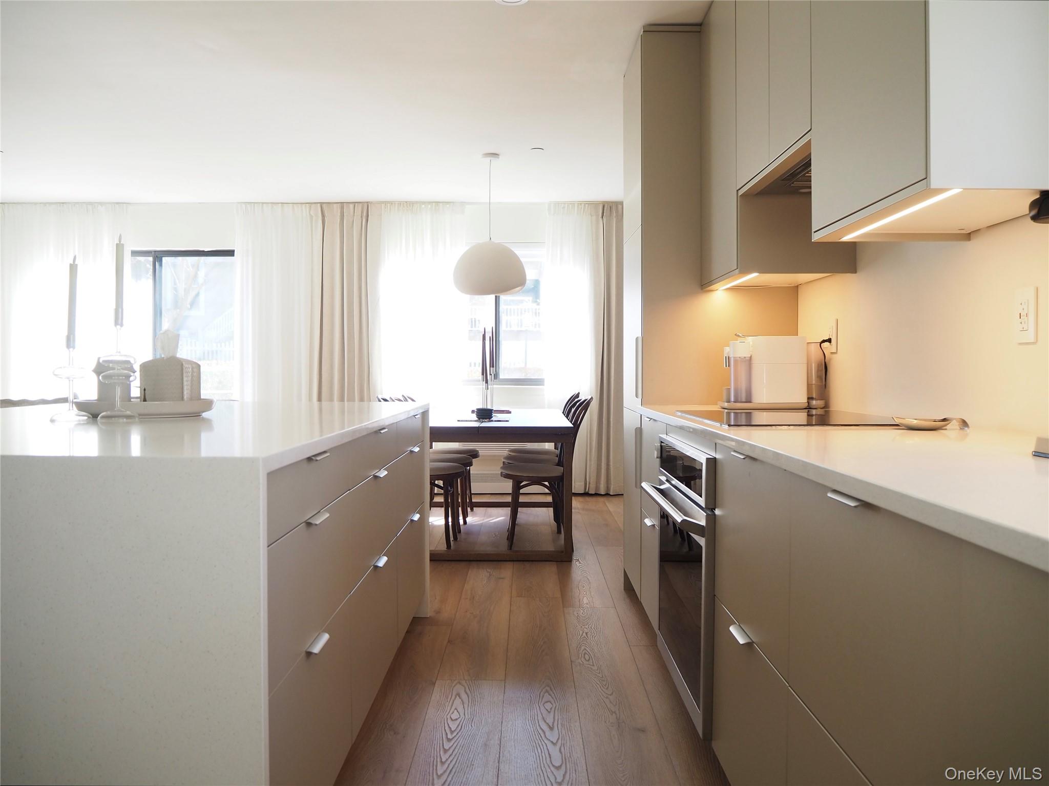 White Plains, New York, 10605, United States, 1 Bedroom Bedrooms, ,2 BathroomsBathrooms,Residential,For Sale,1988254