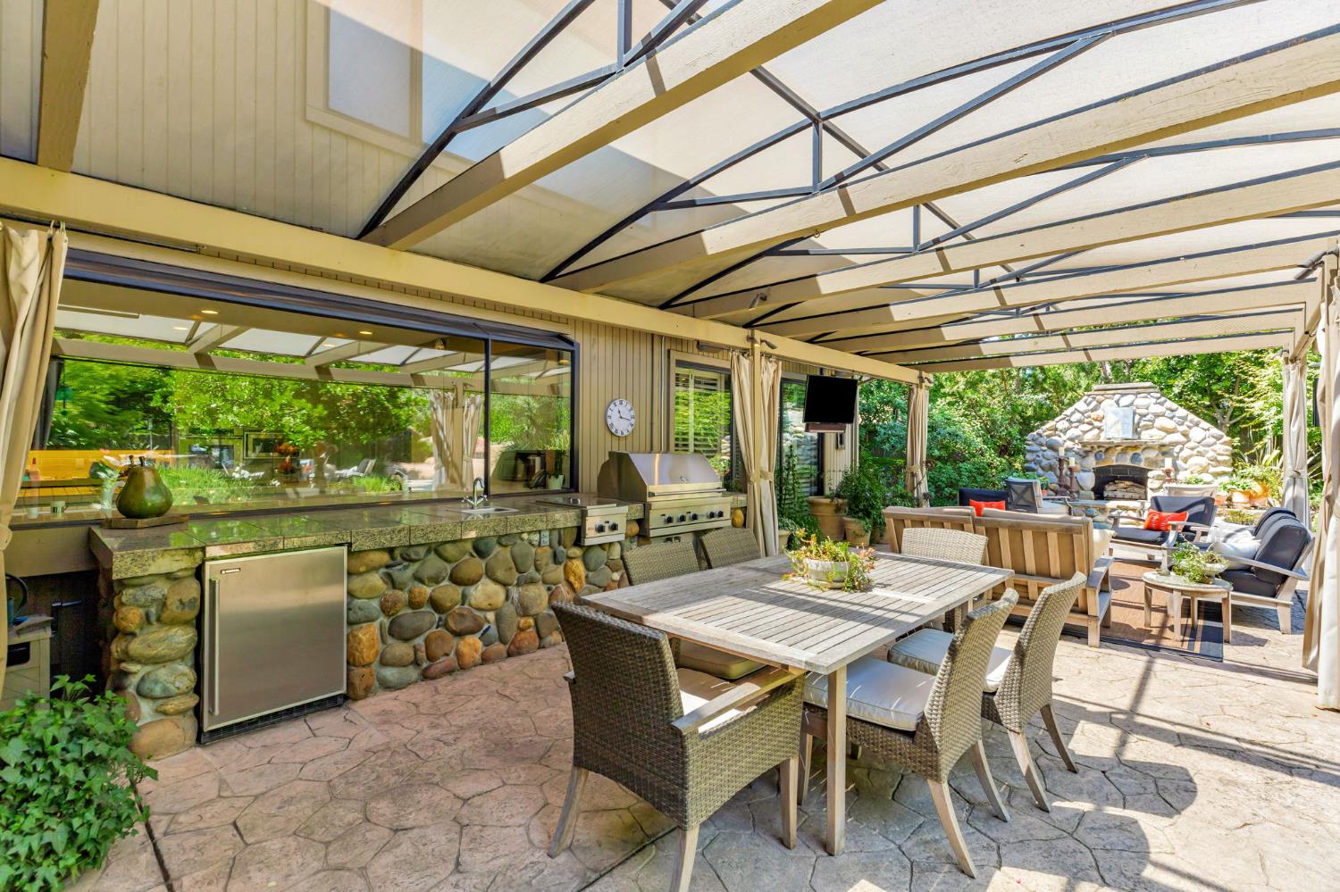 Gold River, California, 95670, United States, 4 Bedrooms Bedrooms, ,5 BathroomsBathrooms,Residential,For Sale,1987751