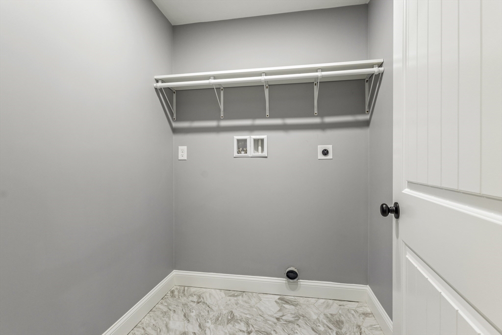 Attleboro, Massachusetts, 02703, United States, 4 Bedrooms Bedrooms, ,3 BathroomsBathrooms,Residential,For Sale,1924385