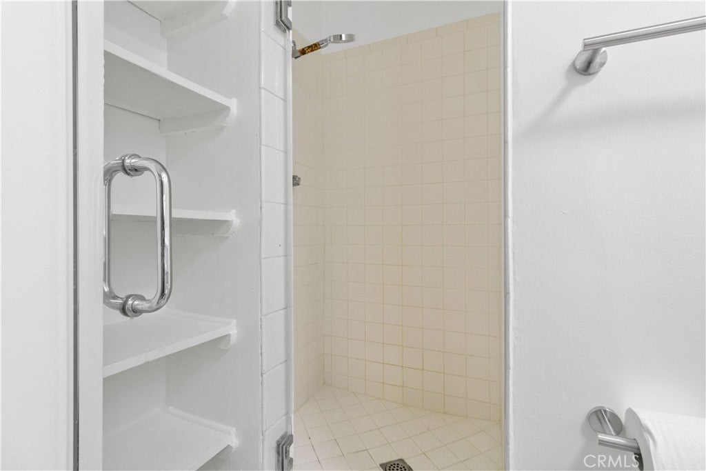 Sherman Oaks, California, 91411, United States, 2 Bedrooms Bedrooms, ,2 BathroomsBathrooms,Residential,For Sale,1847067