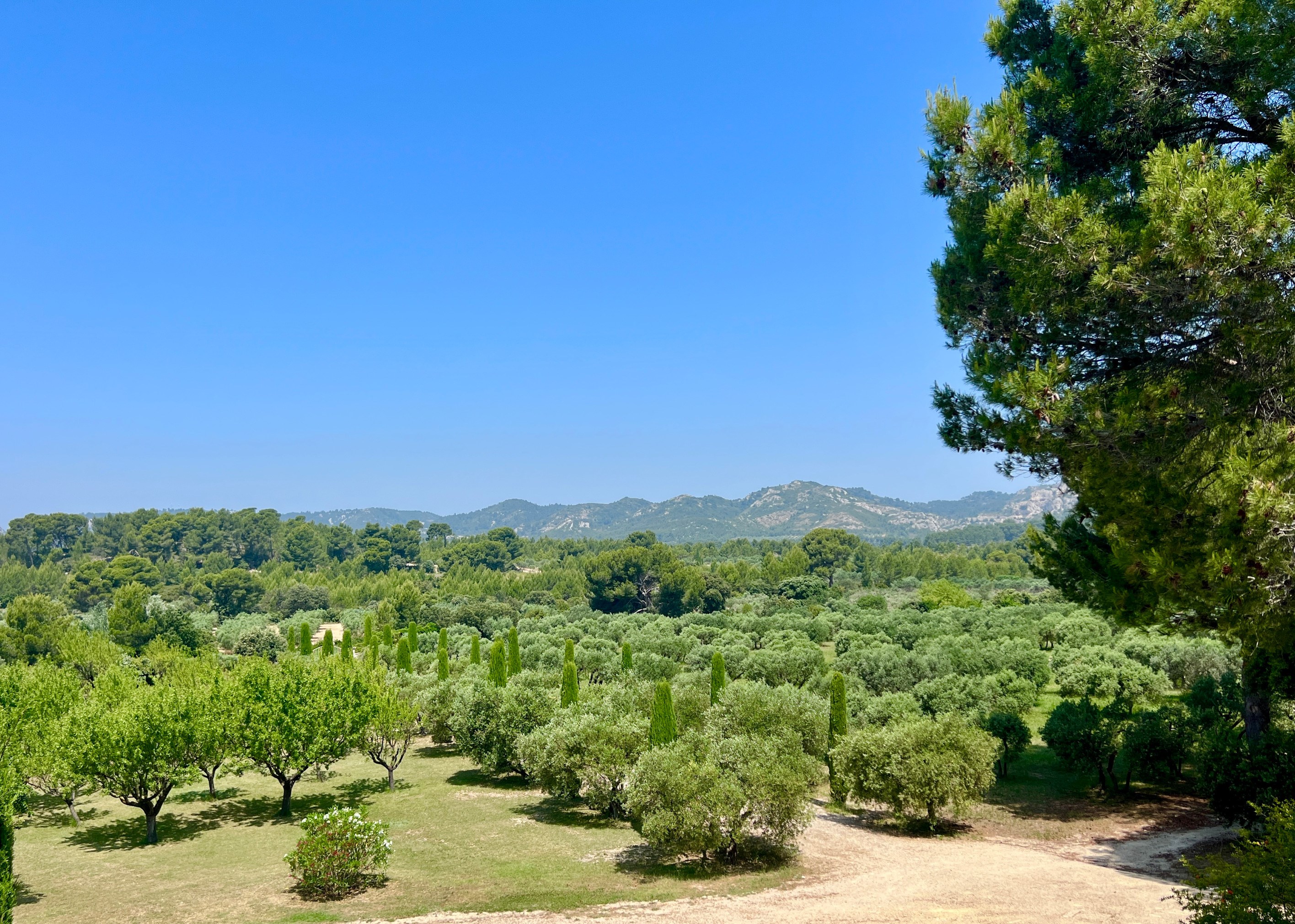  Eygalières - house to renovate a few minutes