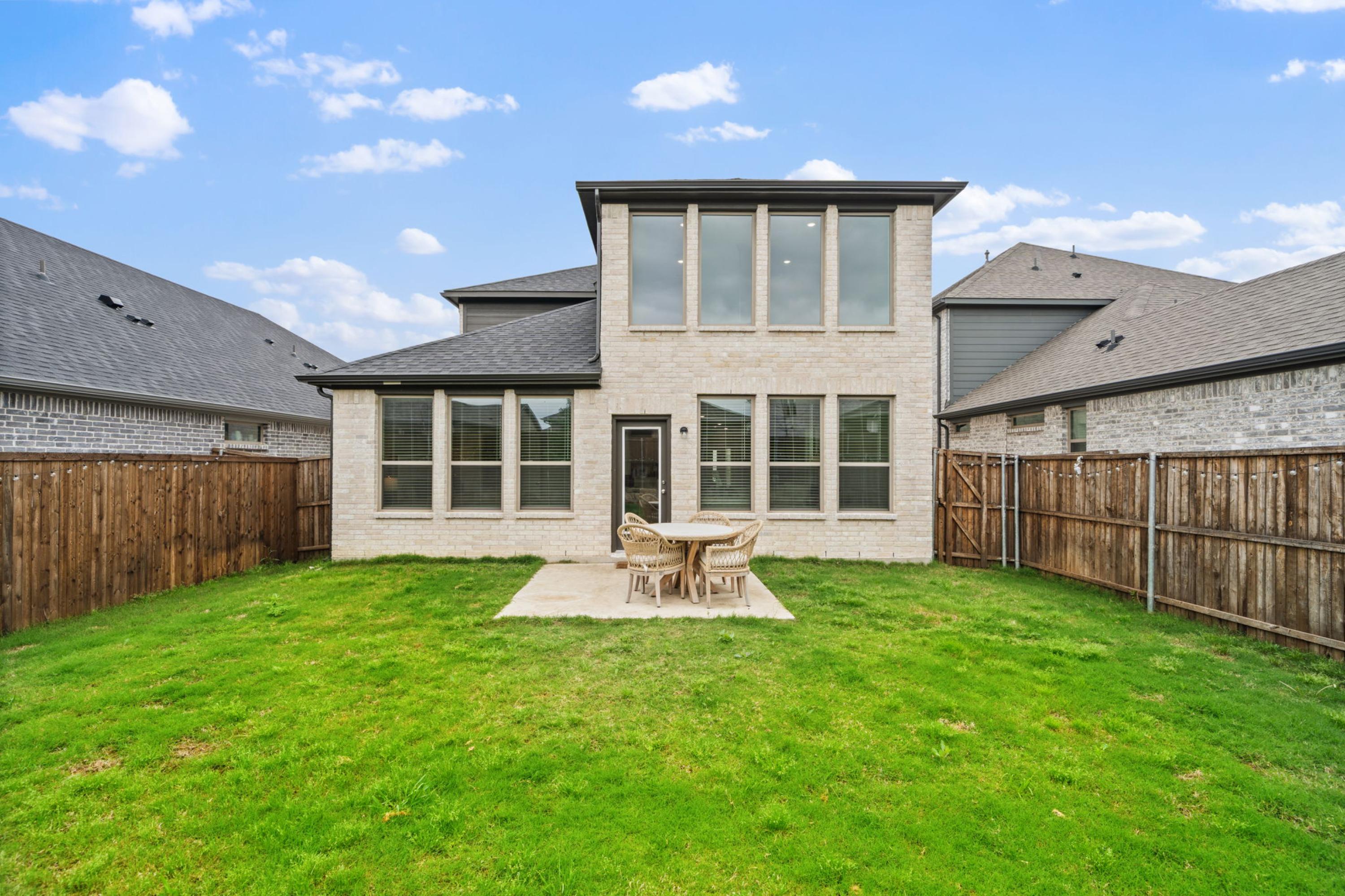  High Ceilings, Natural Light, and Modern Elegance in McKinney ISD - 物件實景
