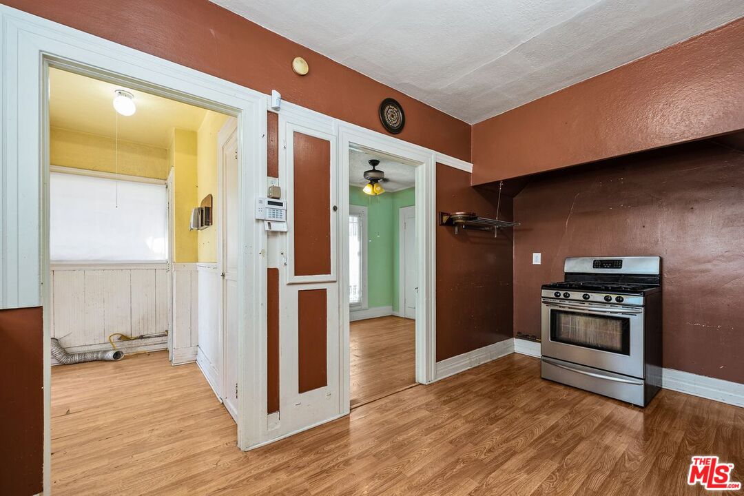 Los Angeles, California, 90004, United States, 3 Bedrooms Bedrooms, ,1 BathroomBathrooms,Residential,For Sale,1896510