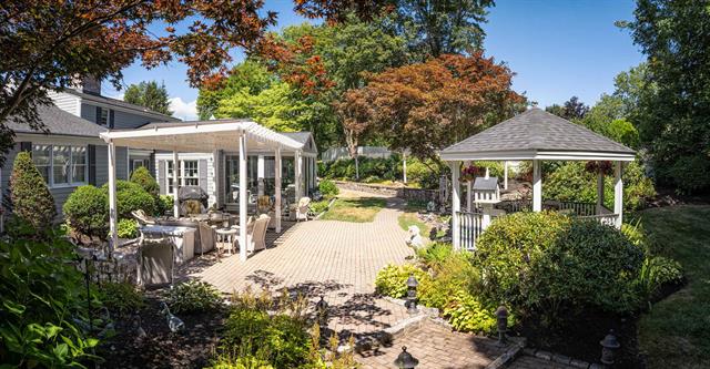 Dover, New Hampshire, 03820, United States, 3 Bedrooms Bedrooms, ,4 BathroomsBathrooms,Residential,For Sale,1926257