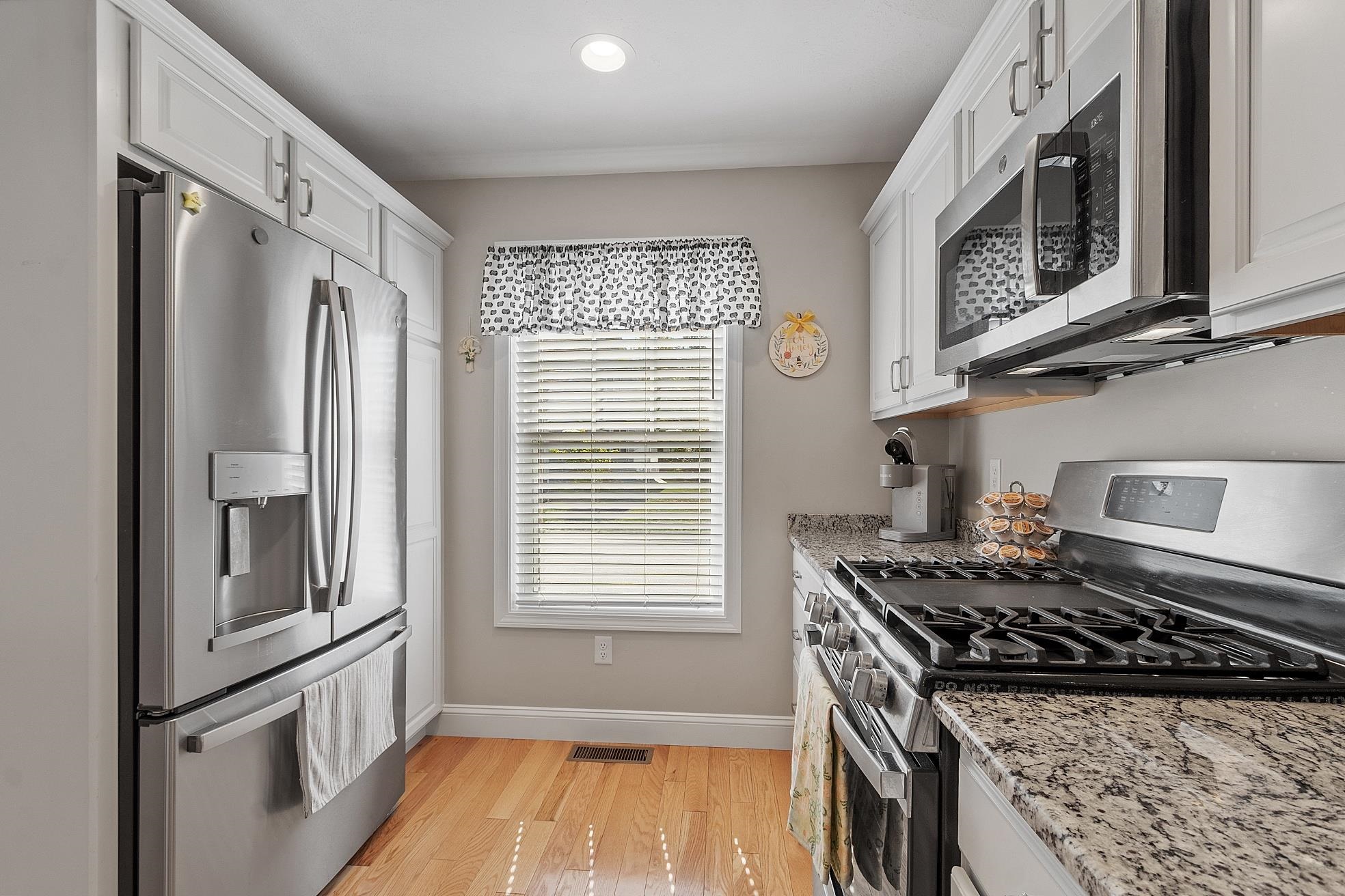 Pelham, New Hampshire, 03076, United States, 2 Bedrooms Bedrooms, ,2 BathroomsBathrooms,Residential,For Sale,1941586