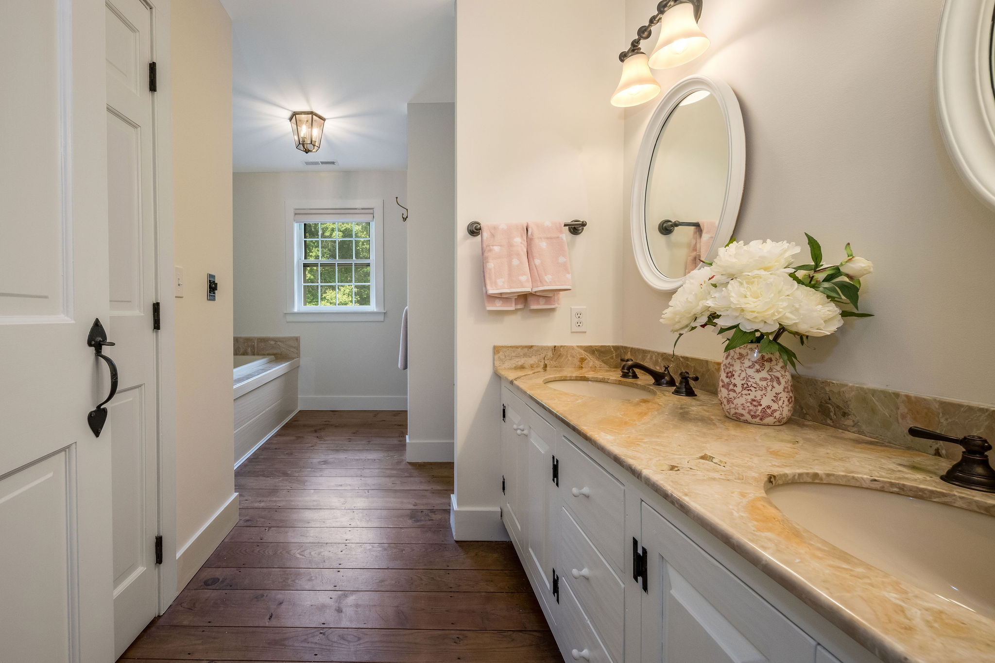  Experience shoreline luxury in this exceptional Colonial home - 物件實景